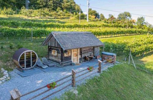 Srednje Grcevje House | Glamping Paradise Škatlar