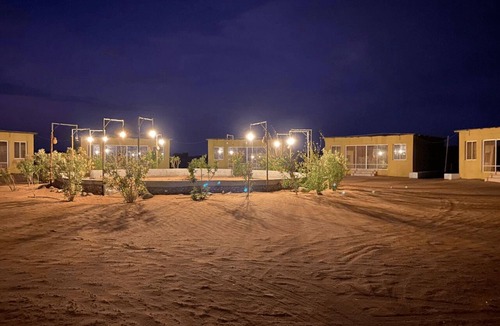 Jalan Bani Buhassan House | Golden Palm Oasis - Royal Palm Suite