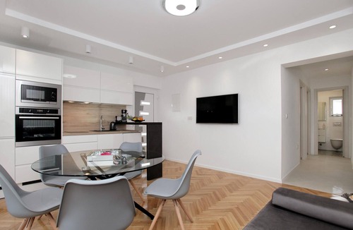 Kastel Kambelovac Apartment | Gorgeous apartment in Kastel Kambelovac