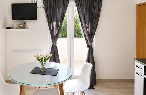 Sibuljina Apartment | Gorgeous apartment in Tribanj Sibuljina with WiFi