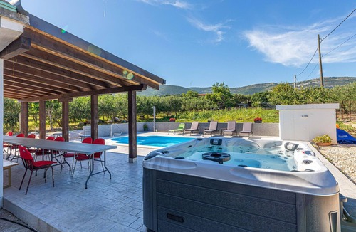 Rudine Apartment | Gorgeous apartment in Kastel Novi