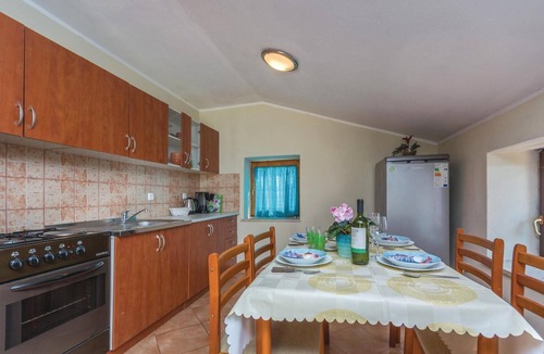 Jezenj Apartment | Gorgeous apartment in Veli Jezenj with WiFi