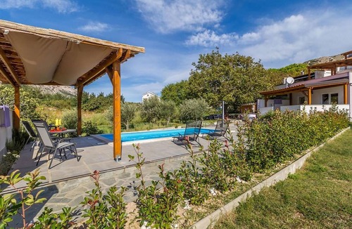 Draga Bascanska Apartment | Gorgeous apartment in Baska with swimming pool