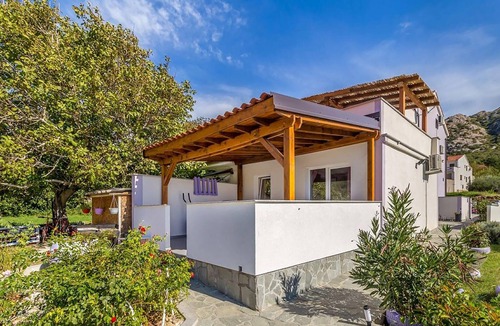 Draga Bascanska Apartment | Gorgeous apartment in Baska with swimming pool