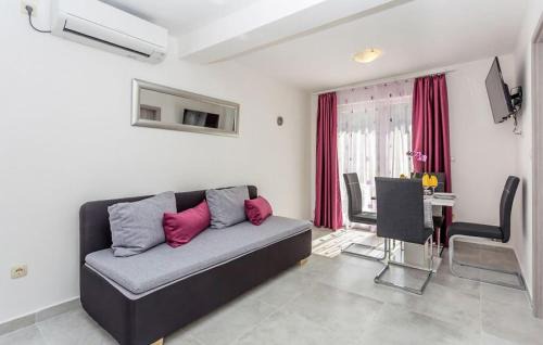 Draga Bascanska Apartment | Gorgeous Apartment In Baska With Swimming Pool