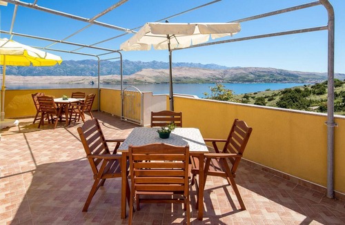 Bosana Apartment | Gorgeous apartment in Bosana with house sea view