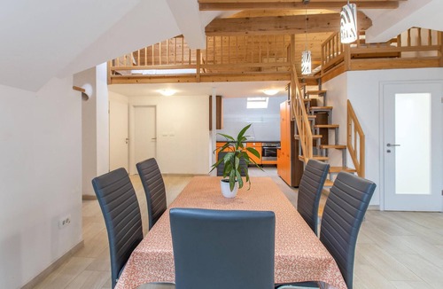 Ajdovscina Apartment | Gorgeous apartment in Col