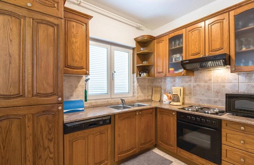 Gorinka Apartment | Gorgeous apartment in Makarska with WiFi