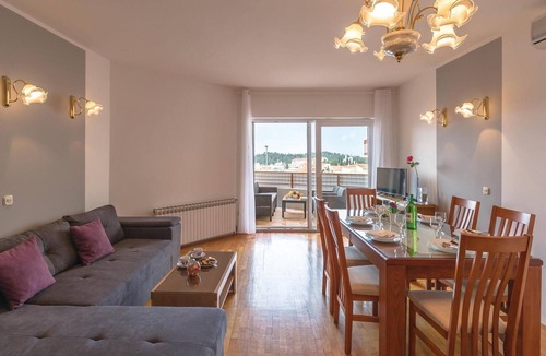 Gorinka Apartment | Gorgeous apartment in Makarska with WiFi