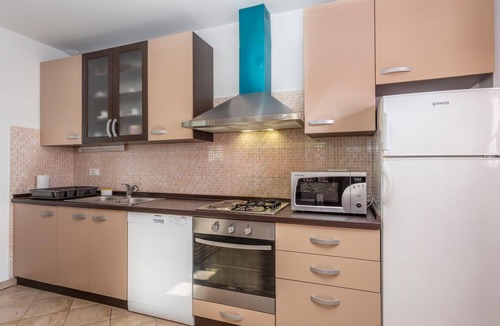 Milcetici Apartment | Gorgeous apartment in Malinska with WiFi