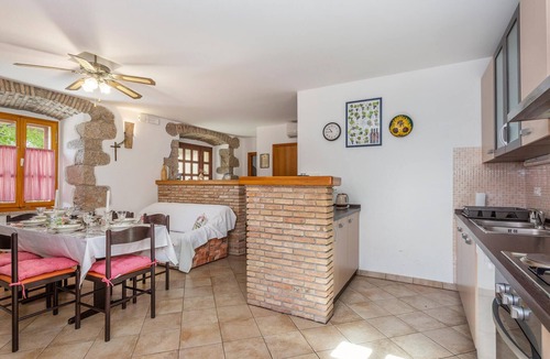 Milcetici Apartment | Gorgeous apartment in Malinska with WiFi