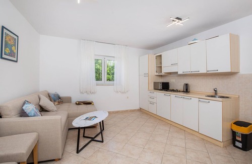 Sveti Ivan Dobrinjski Apartment | Gorgeous apartment in Malinska with swimming pool