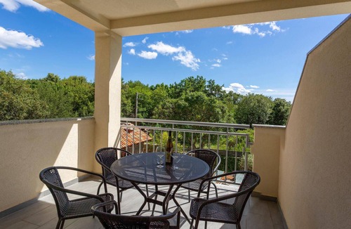 Krk Apartment | Gorgeous apartment in Pinezici with WiFi