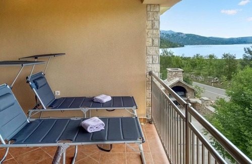 Seline Apartment | Gorgeous apartment in Starigrad with WiFi