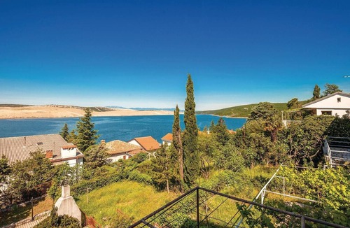 Jadranovo Apartment | Gorgeous apartment in Jadranovo with WiFi