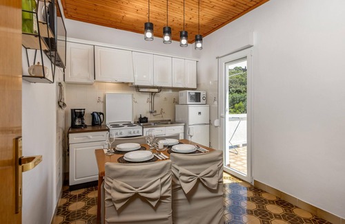 Kampor Apartment | Gorgeous apartment in Kampor with WiFi