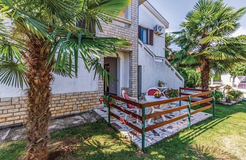 Kukci Apartment | Gorgeous apartment in Porec with swimming pool