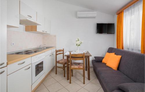 Mugeba Apartment | Gorgeous Apartment In Porec With Swimming Pool
