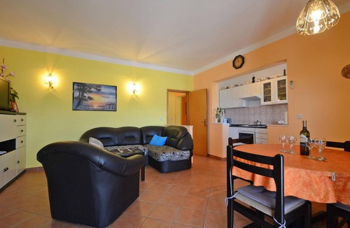 Kneza Apartment | Gorgeous apartment in Racisce with house sea view