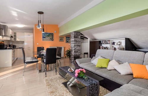 Kastav Apartment | Gorgeous apartment in Rijeka with house sea view