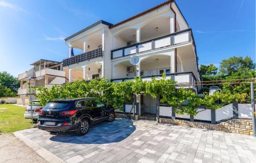 Rtina Apartment | Gorgeous Apartment In Rtina With Wifi