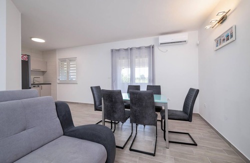 Fazana Apartment | Gorgeous apartment in Valbandom with WiFi