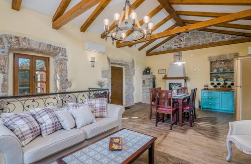 Sveti Vid Dobrinjski House | Gorgeous home in Svet Vid Dobrinjski