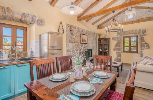 Sveti Vid Dobrinjski House | Gorgeous home in Svet Vid Dobrinjski