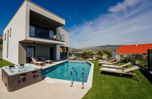 Arbanija House | Gorgeous home in Arbanija