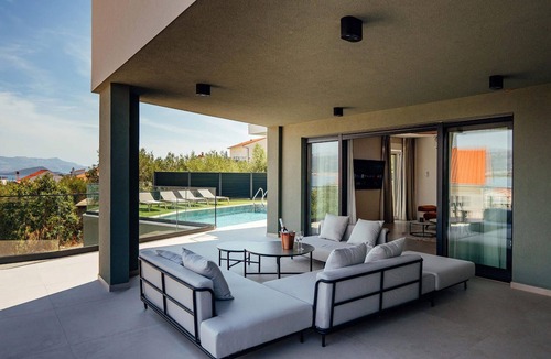 Arbanija House | Gorgeous home in Arbanija