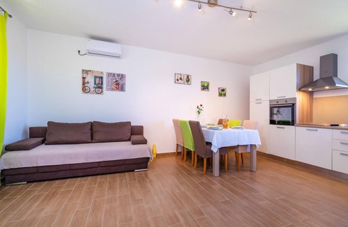 Sopot House | Gorgeous home in Benkovac