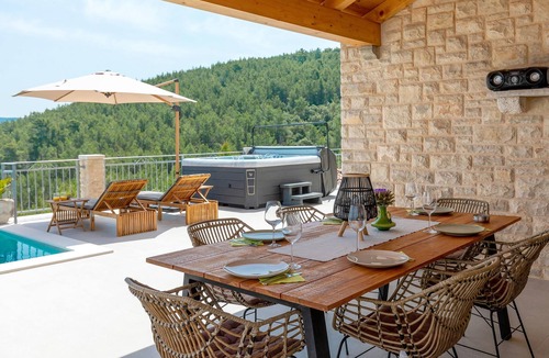 Prigradica House | Gorgeous home in Blato