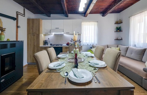 Duga Resa House | Gorgeous home in Duga Resa with WiFi