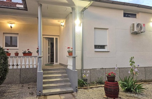 Ferdinandovac House | Gorgeous home in Ferdinandovac with WiFi