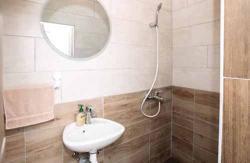 Ferdinandovac House | Gorgeous home in Ferdinandovac with WiFi