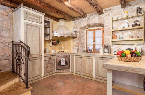 Kras House | Gorgeous home in Kras