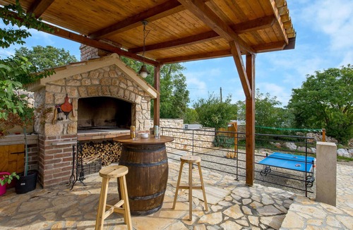 Kras House | Gorgeous home in Kras