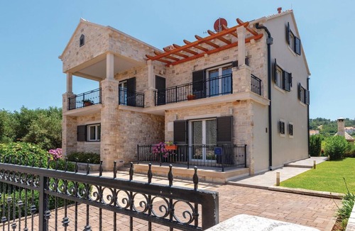 Lumbarda House | Gorgeous home in Lumbarda with sauna
