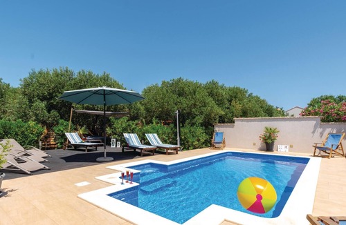 Lumbarda House | Gorgeous home in Lumbarda with sauna