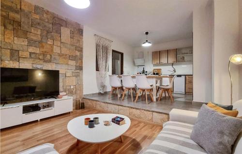 Benkovac House | Gorgeous Home In Miranje Gornje