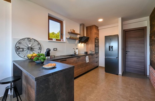 Mace House | Gorgeous home in Mace with sauna
