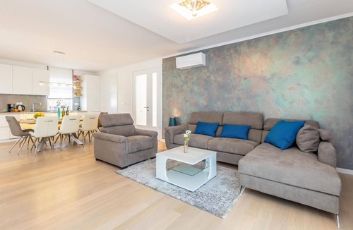 Milovcici House | Gorgeous home in Malinska with sauna