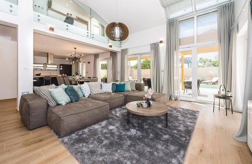 Pirovac House | Gorgeous home in Pirovac