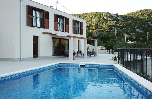 Ploce House | Gorgeous home in Ploce with private swimming pool, can be inside or outside