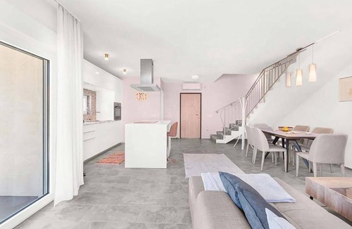 Mugeba House | Gorgeous home in Porec