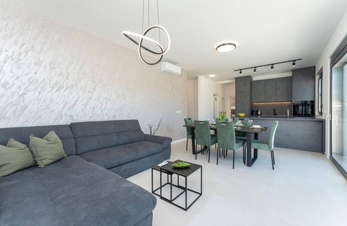 Skabrnja House | Gorgeous home in Prkos with private swimming pool, can be inside or outside