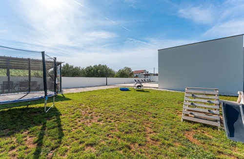 Skabrnja House | Gorgeous home in Prkos with private swimming pool, can be inside or outside