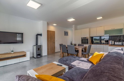 Skatari House | Gorgeous home in Pula