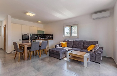 Skatari House | Gorgeous home in Pula