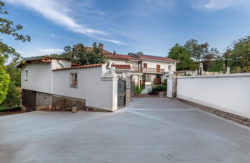 Prem House | Gorgeous home in Pregarje-Obrov